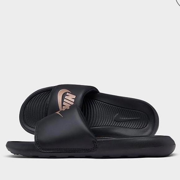 NIKE Victori One Women's Slide Slip On Sandal Black/Metallic Red Bronze - Picture 2 of 9